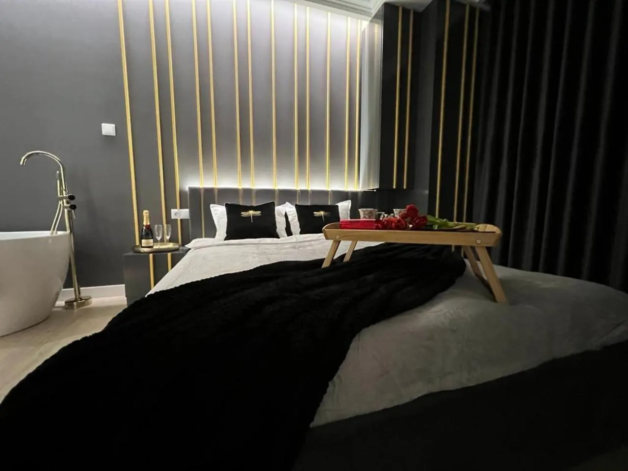 شقة Vipwarsawapartments Pl Gold Mennica Residence بولندا